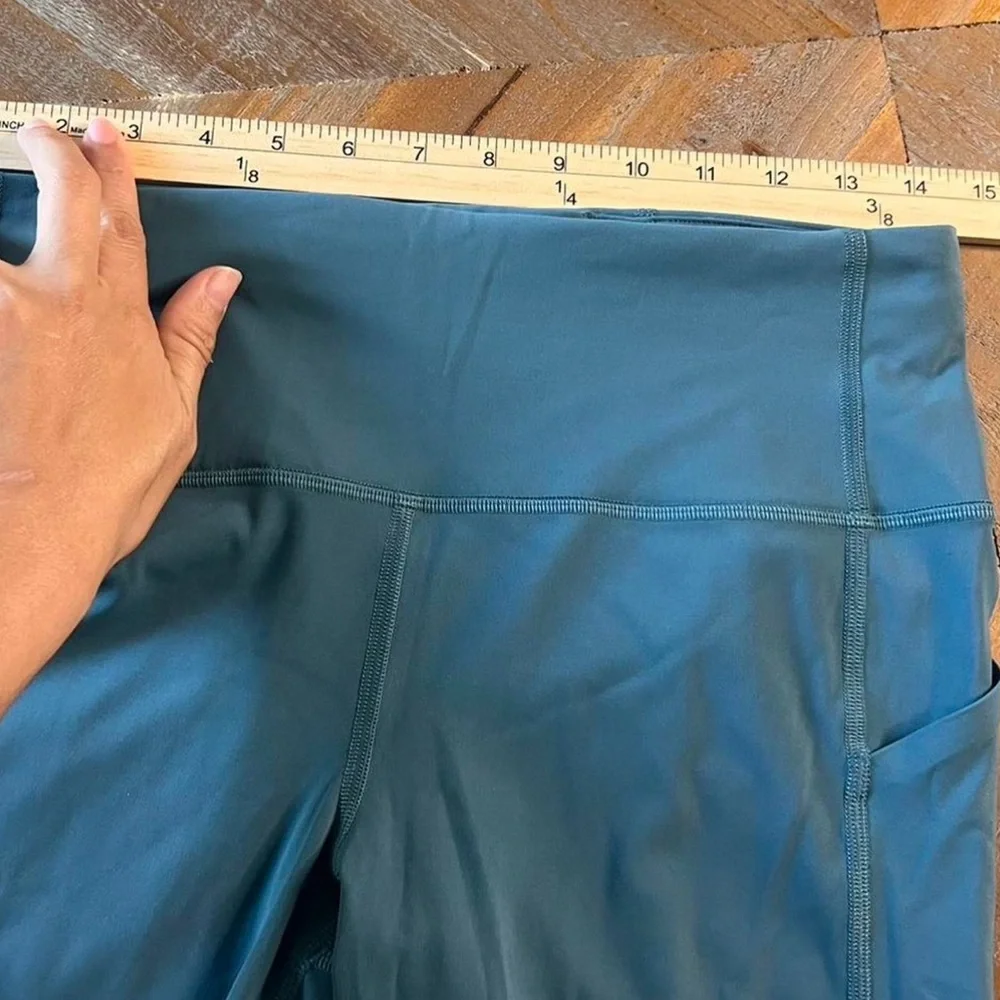 Lululemon In Movement Crop Leggings Pacific‎ Breeze Size 8